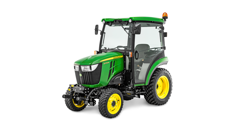 Kompakten večnamenski traktor 2038R – pogled od spredaj levo