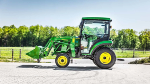 Kompakten večnamenski traktor 2032R