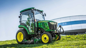 Kompakten večnamenski traktor 2038R