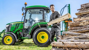 Kompakten večnamenski traktor 3046R