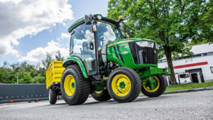 Kompakten večnamenski traktor 3046R
