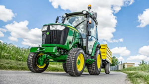 Kompakten večnamenski traktor 3046R