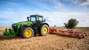 Traktor 8R 410 in brana