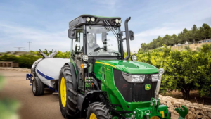 Traktor 5115GN s pršilnikom meglice
