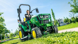 Večnamenski traktor 2026R