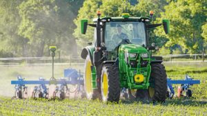 Sprejemnik StarFire™ 6000 in traktor serije 6R