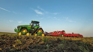 Traktor 8RX 410 in priključek Horsch Joker