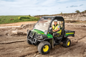 Večnamensko vozilo Gator HPX815E