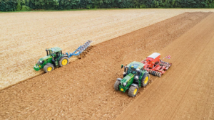 Traktorja 6R s sejalnikom Horsch in plugom Lemken
