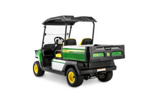 Pogled z zadnje leve strani na vozilo John Deere Gator GS z bencinskim motorjem, ki prikazuje keson, dva sedeža in zaščitno streho.