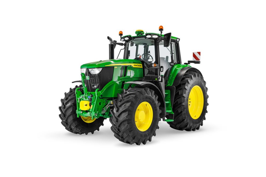 Traktor John Deere 6M 200 je izoliran na belem ozadju in poudarja zmogljivost kmetije z visoko močjo
